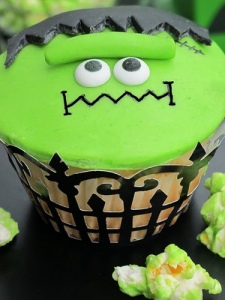 Frankenstein cup cake2